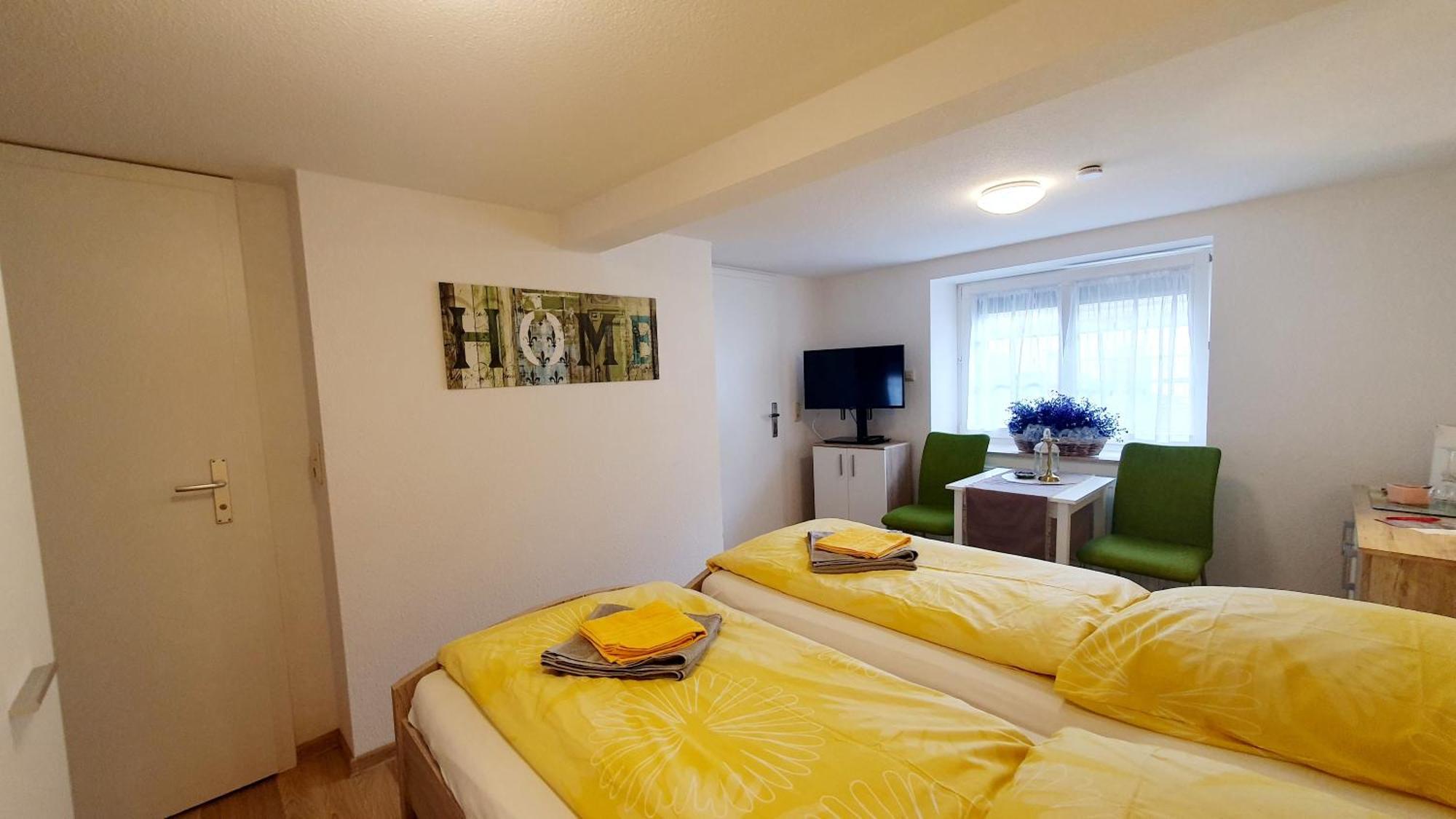 Apartment Gruener Fuerst Mit Sitzecke Im Innenhof & Naehe Park & Erdgeschoss Bad Muskau Zimmer foto